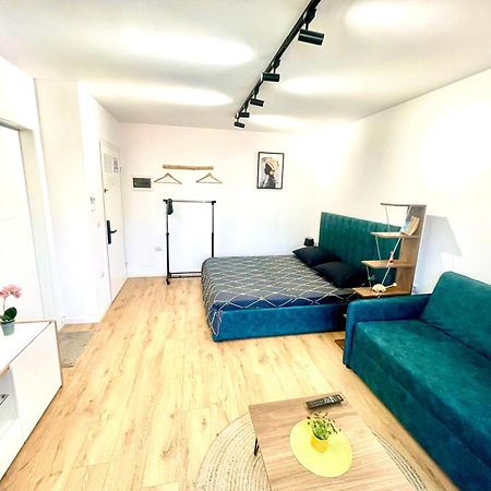 Central Studio Apartment 1, Тирана Экстерьер фото