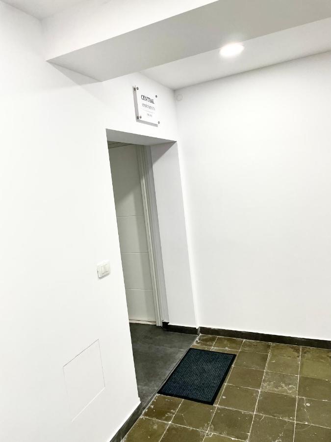 Central Studio Apartment 1, Тирана Экстерьер фото