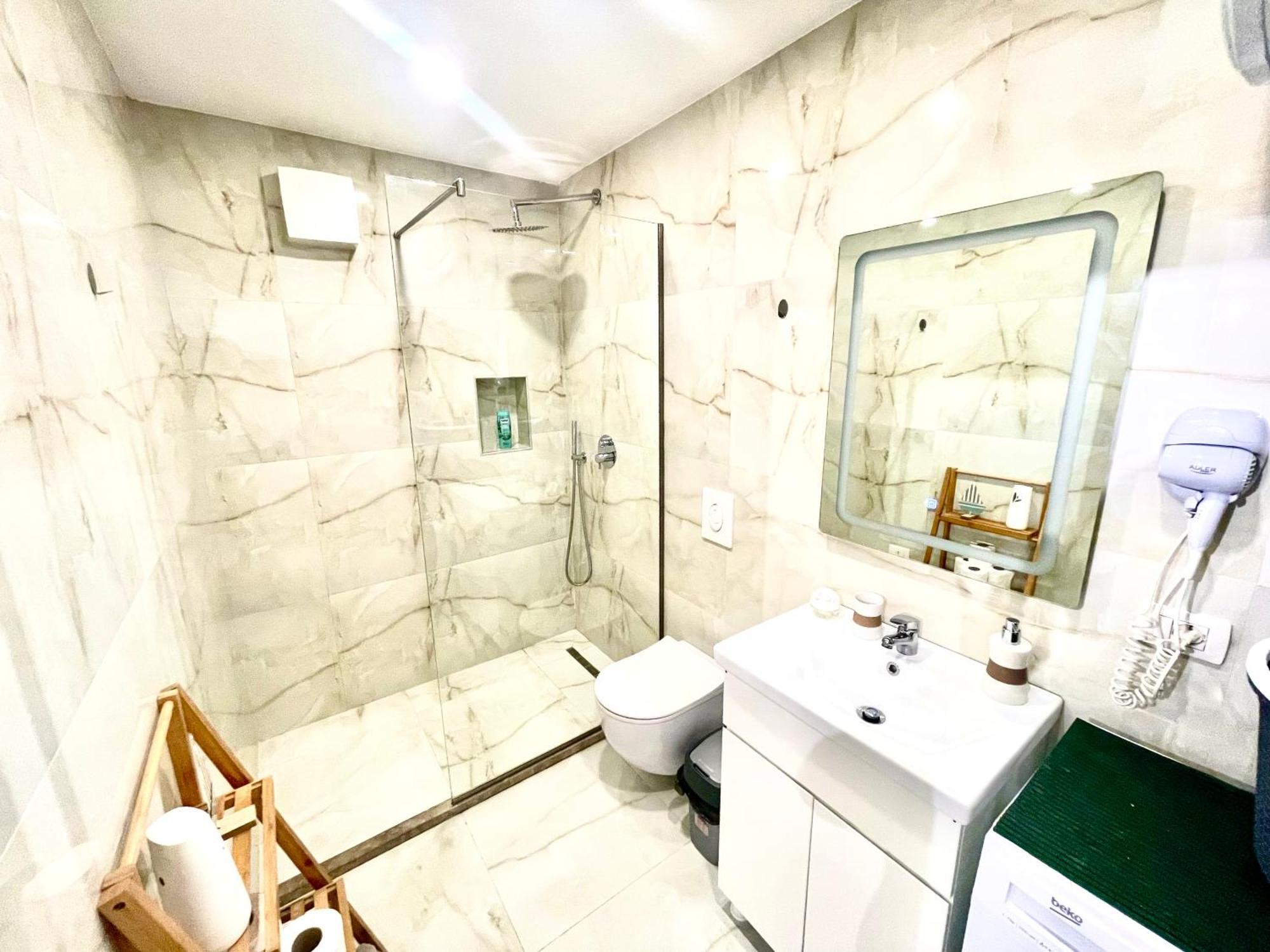 Central Studio Apartment 1, Тирана Экстерьер фото